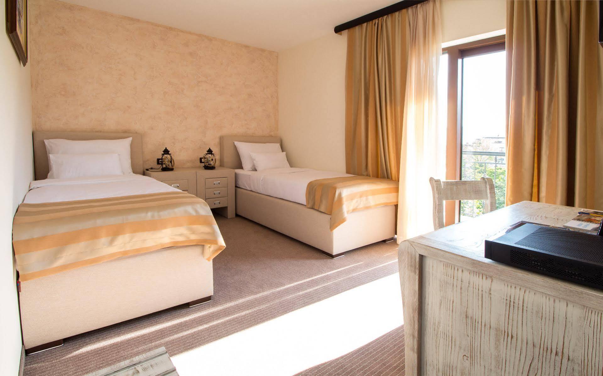 Hotel Helada Tivat Kültér fotó