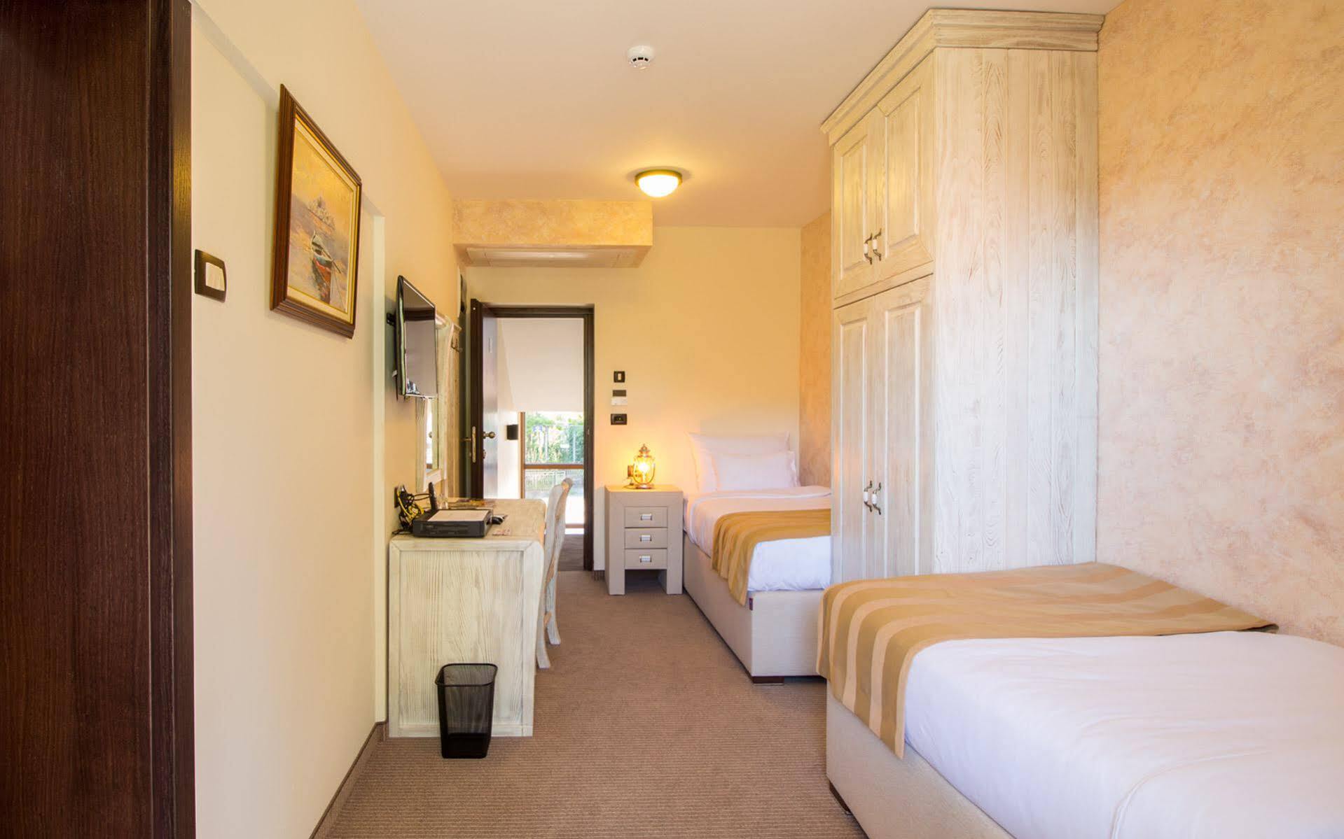 Hotel Helada Tivat Kültér fotó