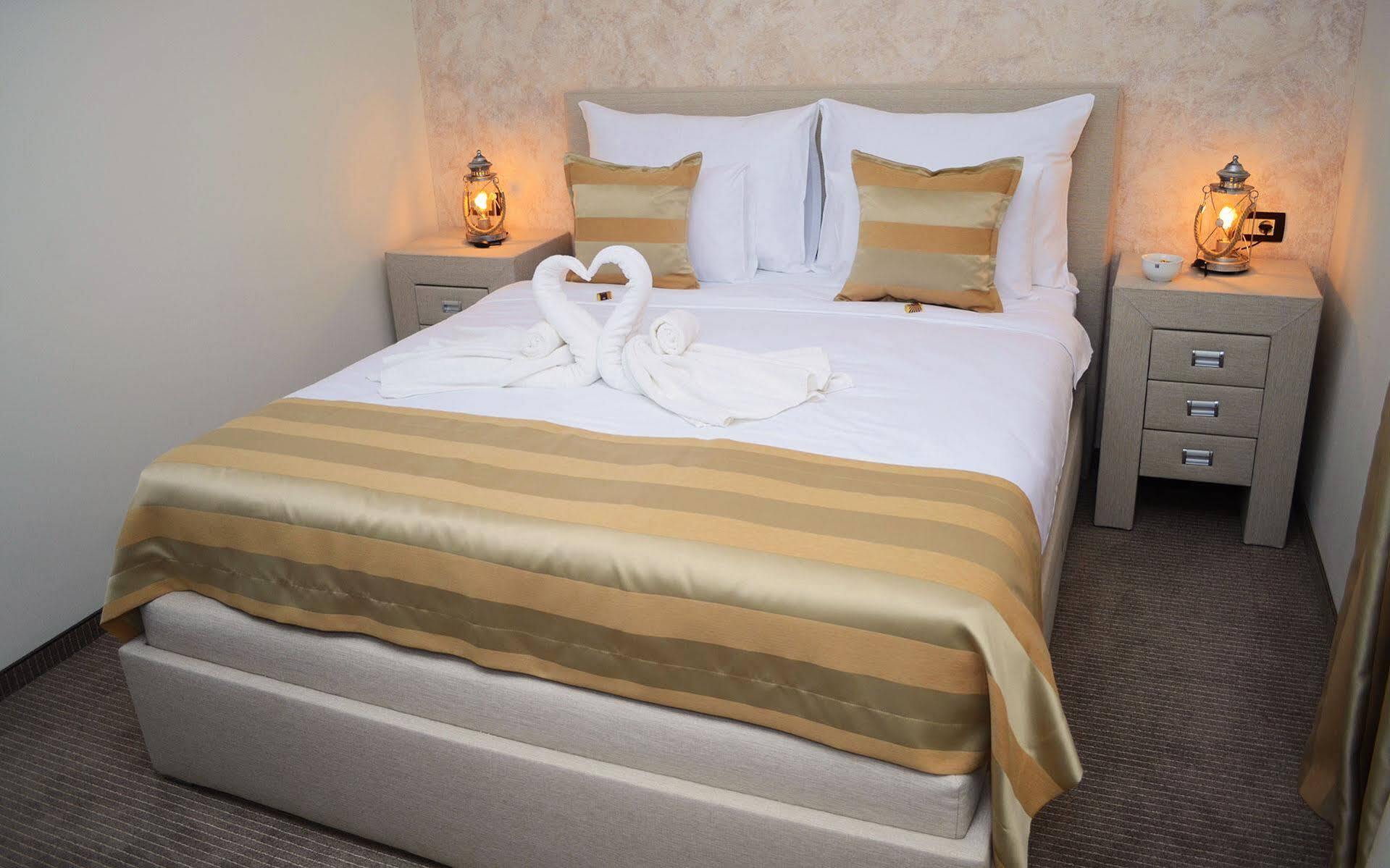 Hotel Helada Tivat Kültér fotó