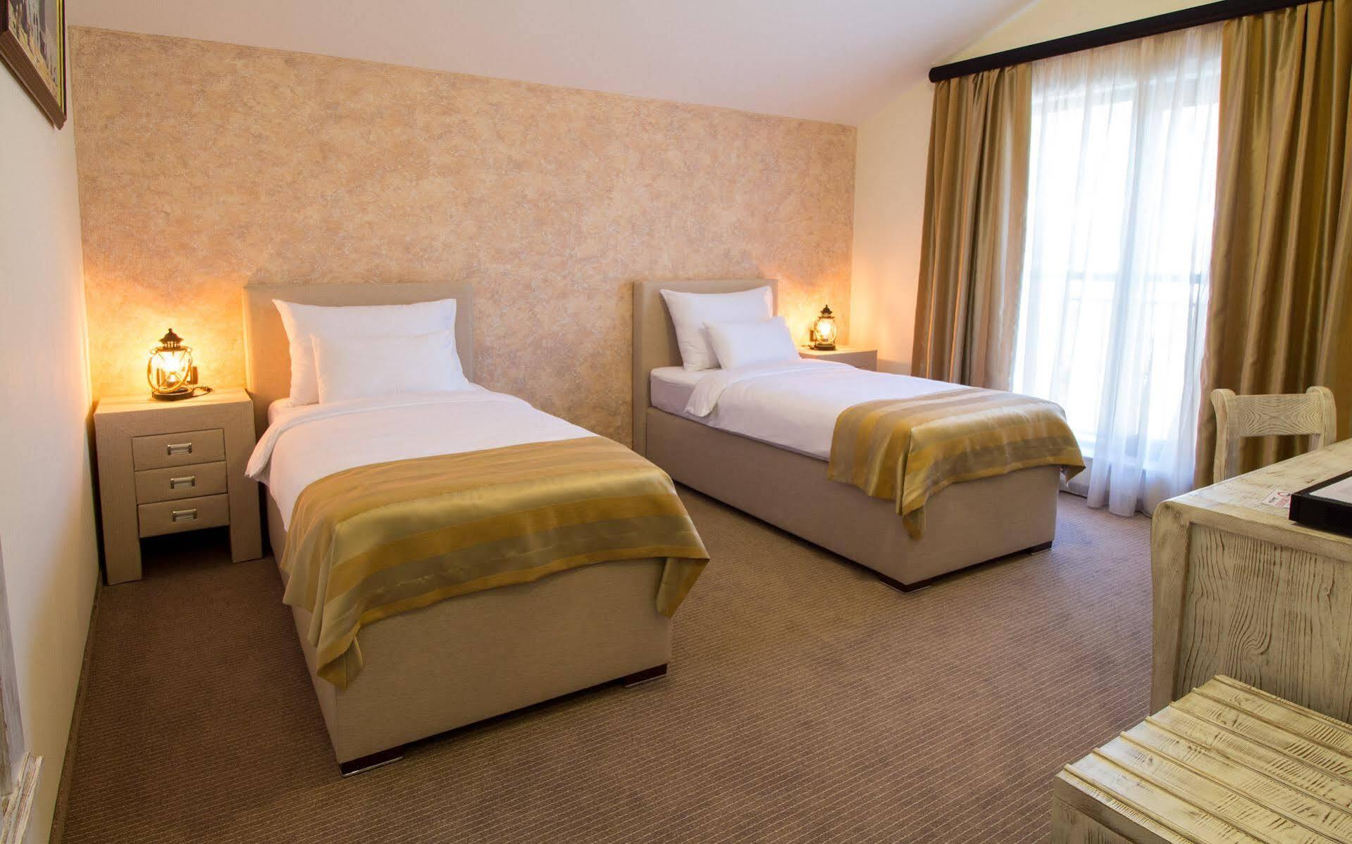 Hotel Helada Tivat Kültér fotó