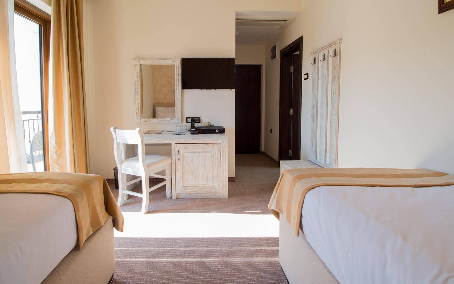 Hotel Helada Tivat Kültér fotó